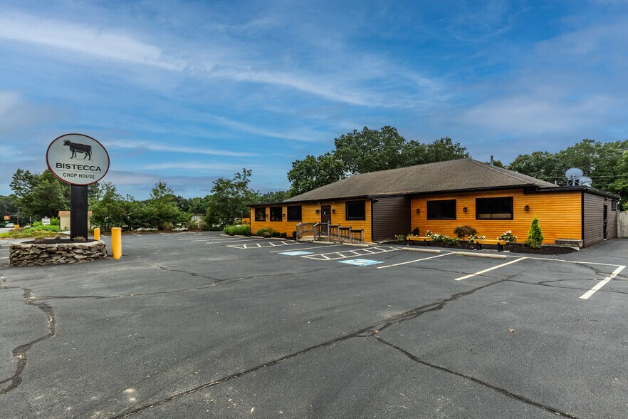 More Photos Of 332 Farnum Pike, Smithfield Restaurant For Sale