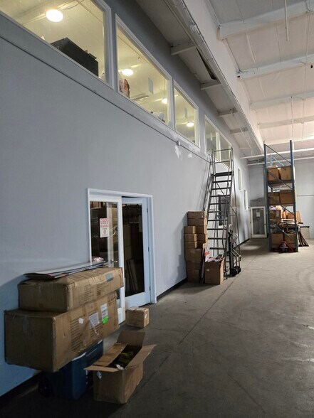 More Photos Of 4226 Valley Fair St, Simi Valley Manufacturing For Sale