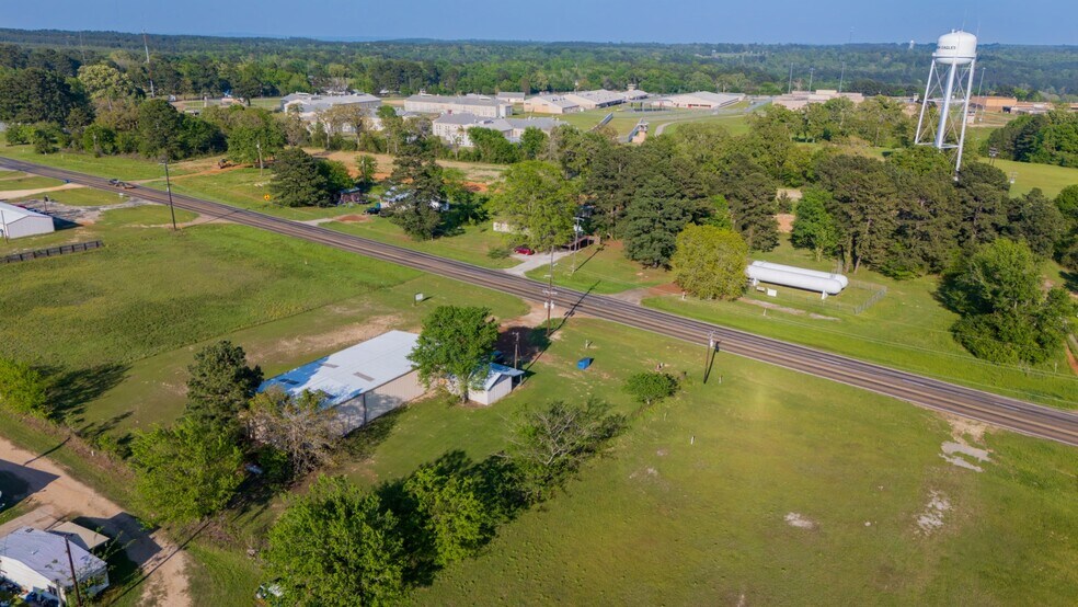 More Photos Of 4133 Loop 343, Rusk Manufacturing For Sale