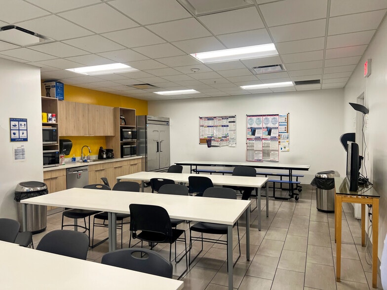 More Photos Of 3320 NW 67th Ave, Miami Distribution For Lease