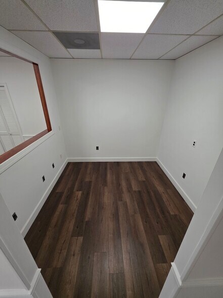 More Photos Of 17 W Jefferson St, Rockville Office For Lease