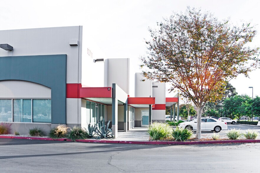 More Photos Of 12711 Ramona Blvd, Baldwin Park Warehouse For Lease