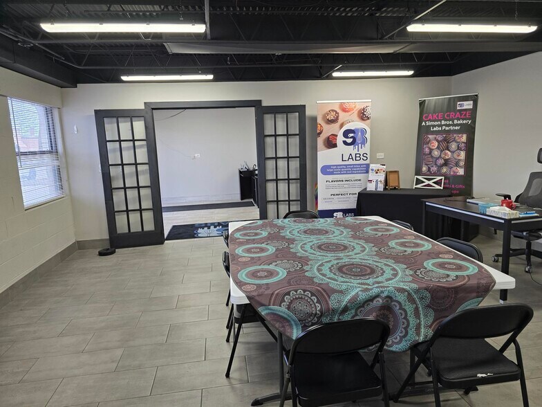 More Photos Of 8030 N Lawndale Ave, Skokie Warehouse For Sale