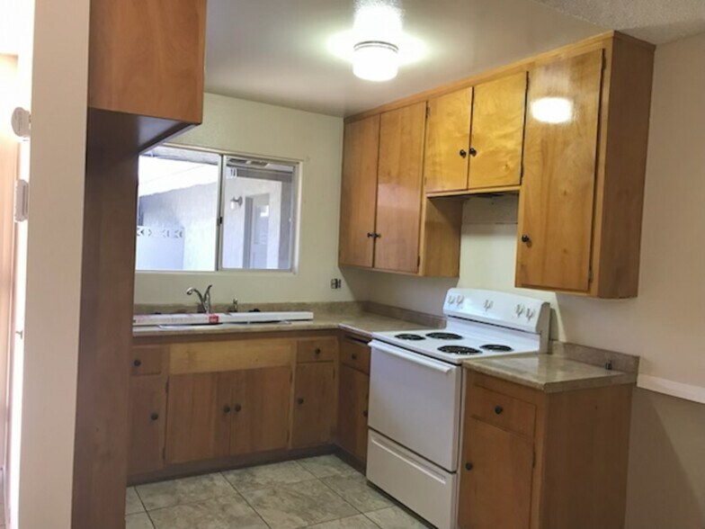 More Photos Of 491 S Simpson Ave, Hemet Multifamily For Sale