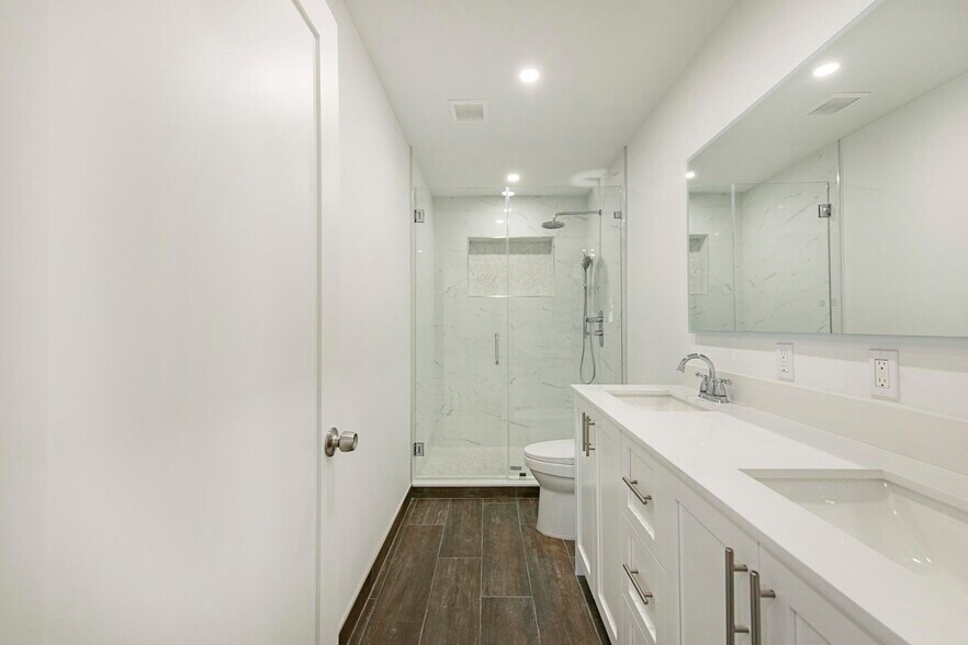 More Photos Of 10370 SW 24th St, Miami Apartments For Sale