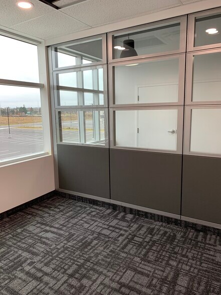 More Photos Of 3465 Rebecca St, Oakville Office For Sale