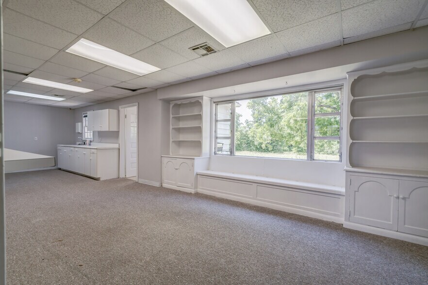 More Photos Of 2600 Arlington St, Ada Office Residential For Sale