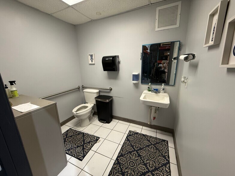 More Photos Of 2355 NW 70th Ave, Miami Warehouse For Lease