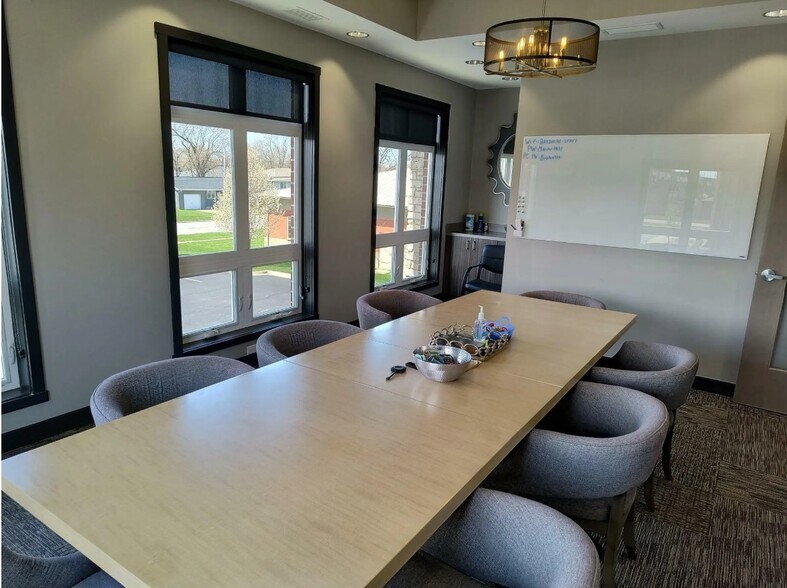 More Photos Of 530 N Indiana Ave, Crown Point Office For Lease