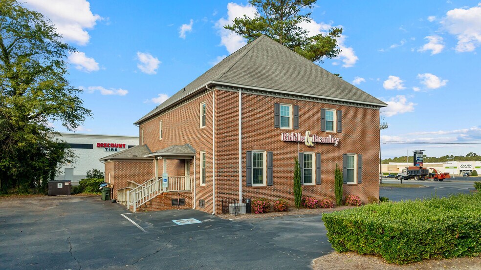 More Photos Of 706 N Berkeley Blvd, Goldsboro Freestanding For Sale