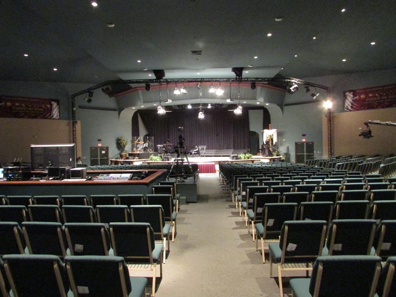 More Photos Of 11134 Saticoy St, Sun Valley Religious Facility For Lease