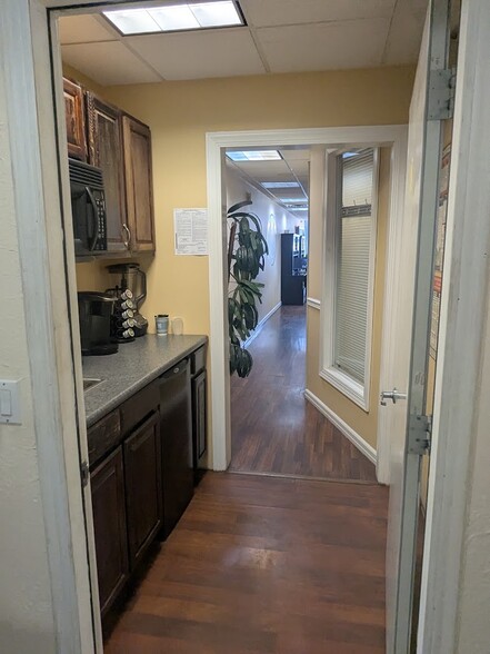 More Photos Of 66 Old Country Rd, Mineola Storefront Retail Residential For Sale