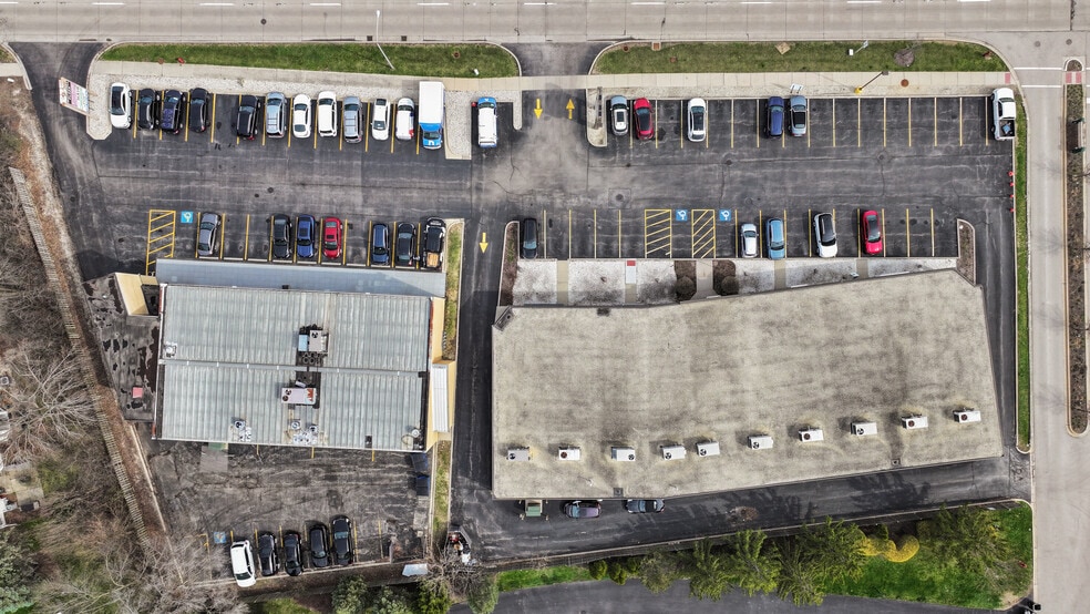 More Photos Of 473 W Northwest Hwy, Palatine Office For Sale