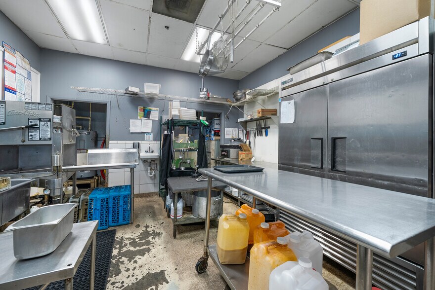 More Photos Of 14286 Beach Blvd, Jacksonville Beach General Retail For Sale