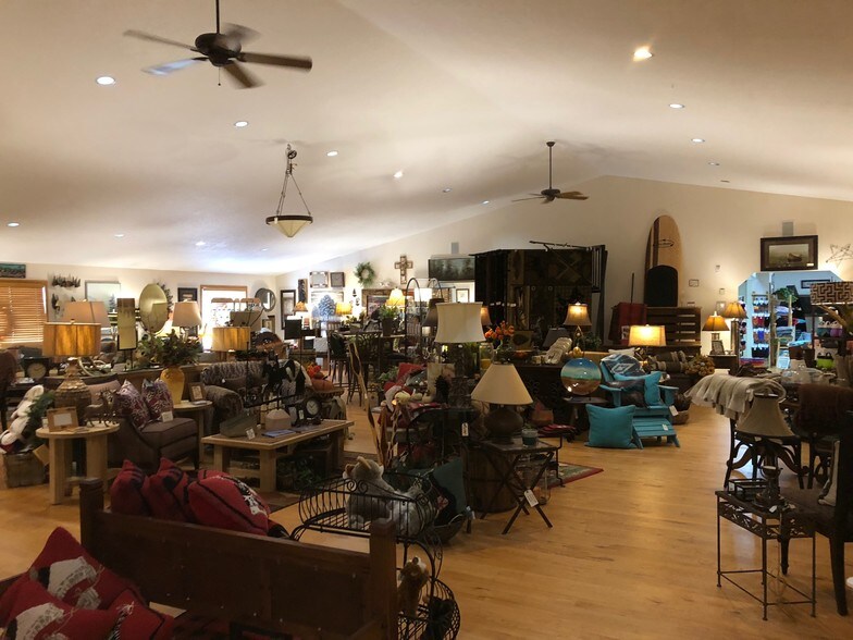 More Photos Of 225 SE 21st St, Grand Rapids Storefront Retail Office For Sale