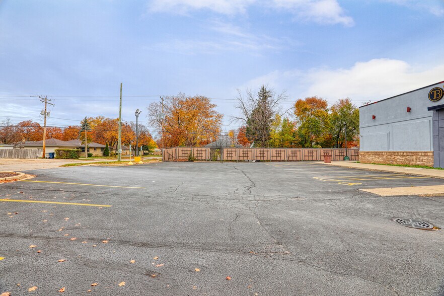 More Photos Of 7822 W Capitol Dr, Milwaukee Storefront For Sale