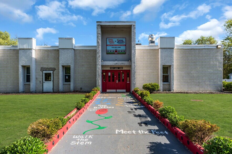 Primary Photo Of 321 W Farms Rd, Farmingdale Daycare Center For Sale