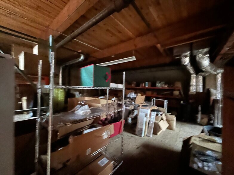 More Photos Of 10675 N Lombard St, Portland Distribution For Lease