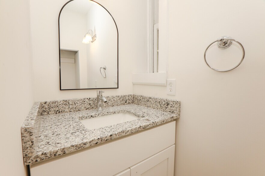 More Photos Of 819 Colonial Ave, Norfolk Apartments For Sale