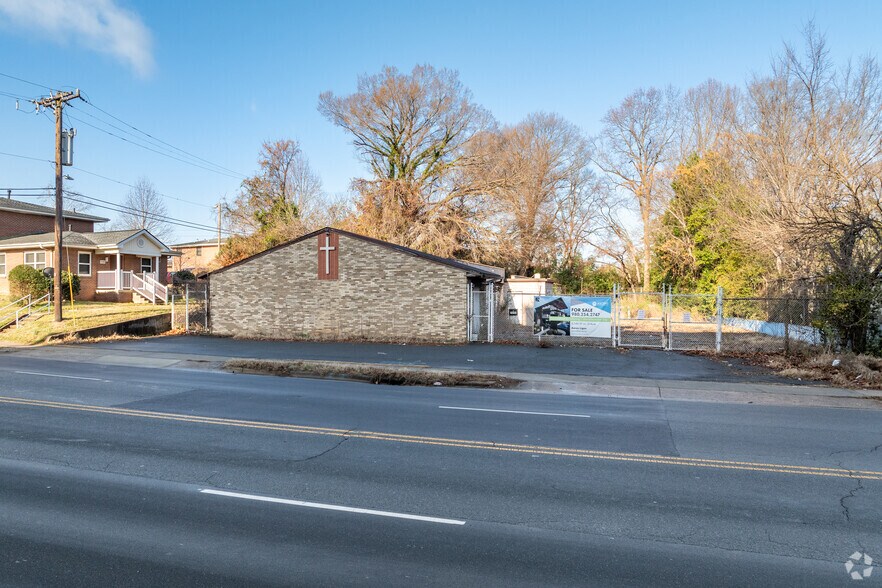 More Photos Of 2640 S Tryon St, Charlotte Office For Sale