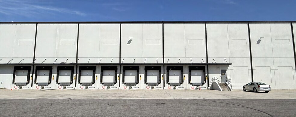 More Photos Of 8660 133rd Ave N, Largo Industrial For Lease