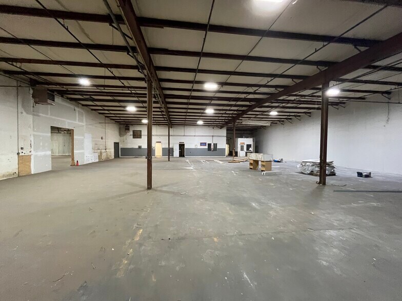 More Photos Of 9479 S Main St, Jonesboro Manufacturing For Lease