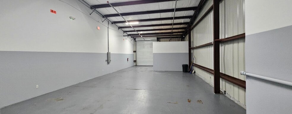 More Photos Of 3811 Enterprise Ave, Naples Warehouse For Lease