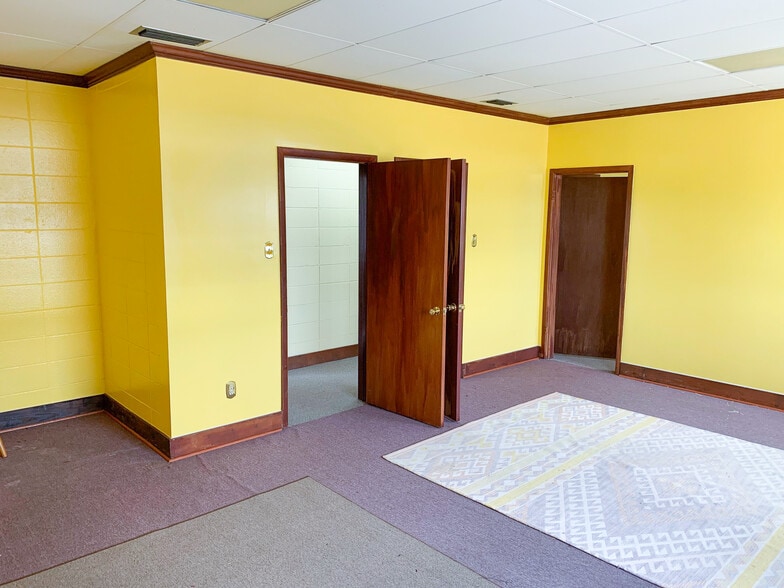 More Photos Of 2465 Commercial Park Dr, Mobile Office For Lease