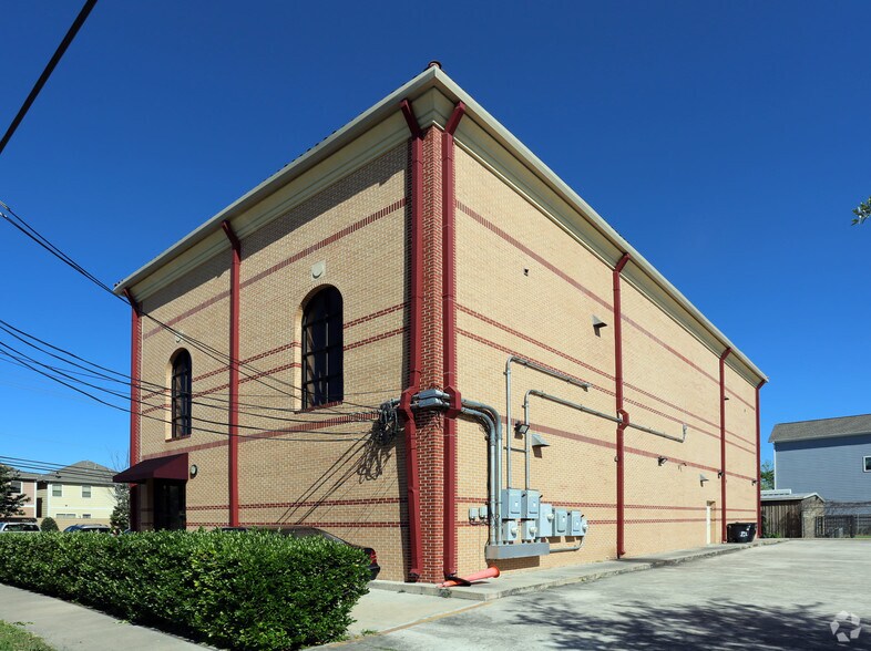 More Photos Of 2410 Ella Blvd, Houston Office For Sale