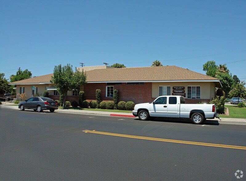 Primary Photo Of 2511 Logan St, Selma Medical For Lease