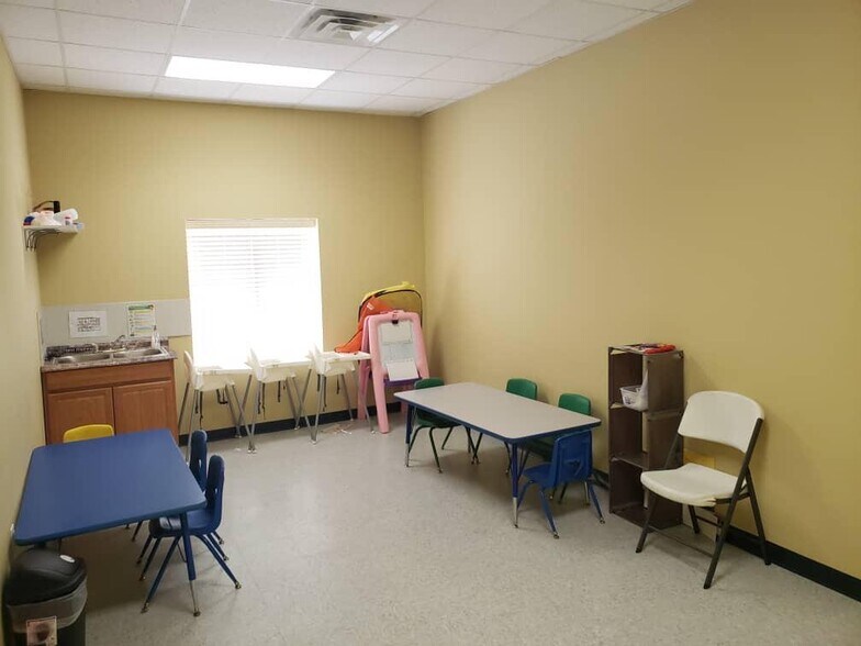 More Photos Of 6603 Langham Dr, Houston Religious Facility For Lease