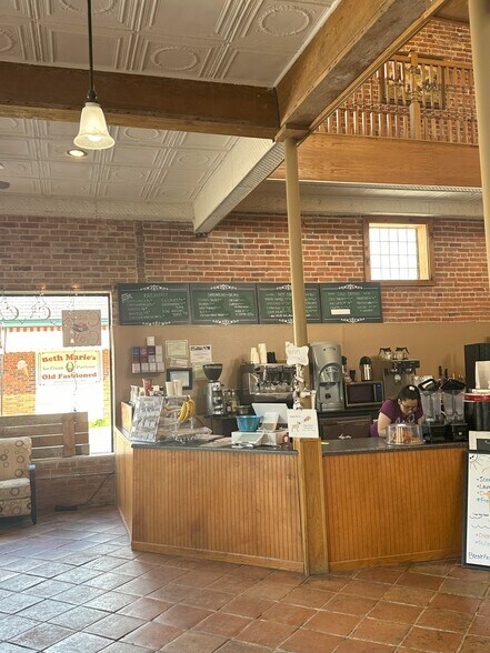 More Photos Of 1101 S Broadway St, Carrollton Freestanding For Sale