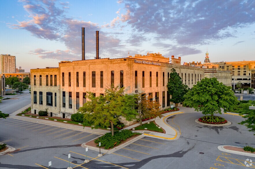 Primary Photo Of 101 W Pleasant St, Milwaukee Office For Lease