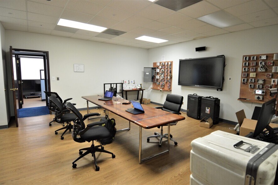 More Photos Of 3250 Green Park Cir, Charlotte Warehouse For Lease