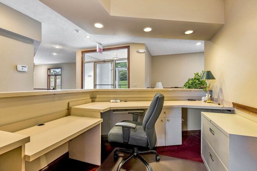 More Photos Of 1081 N University Blvd, Middletown Office For Lease