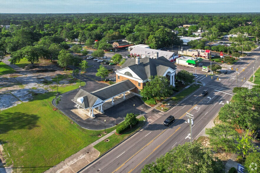 More Photos Of 415 N Main St, Summerville Bank For Lease