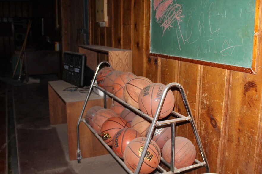 More Photos Of 1871 Elm, Waynoka Sports And Entertainment For Sale