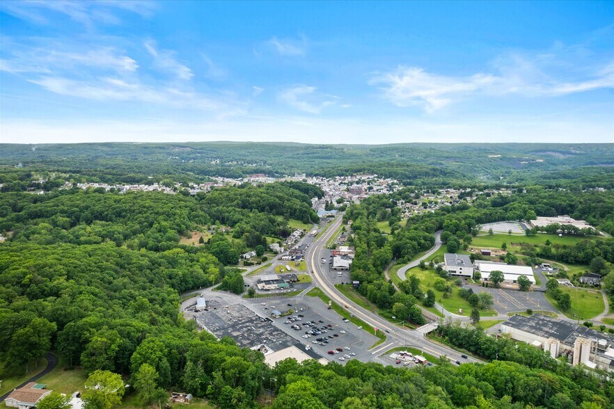 More Photos Of 44 Kings Vlg, Minersville Drugstore For Lease