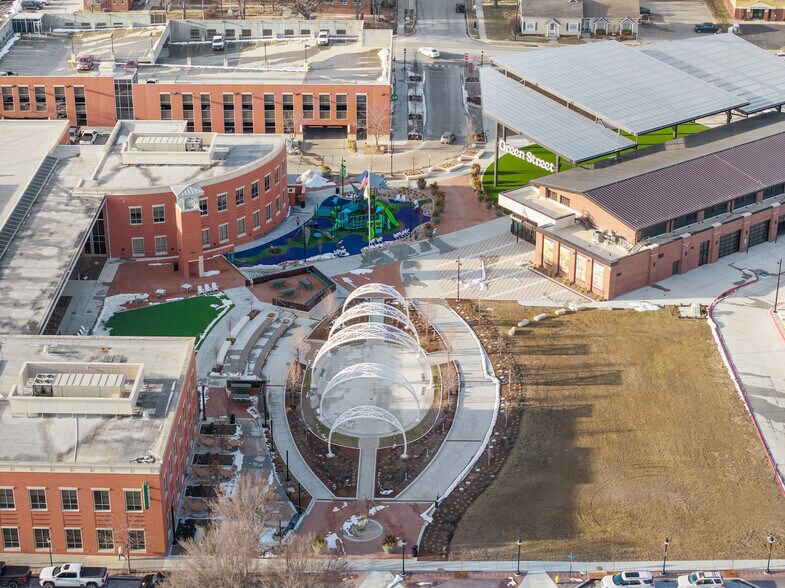 More Photos Of 127 SE 3rd St, Lees Summit Freestanding For Lease