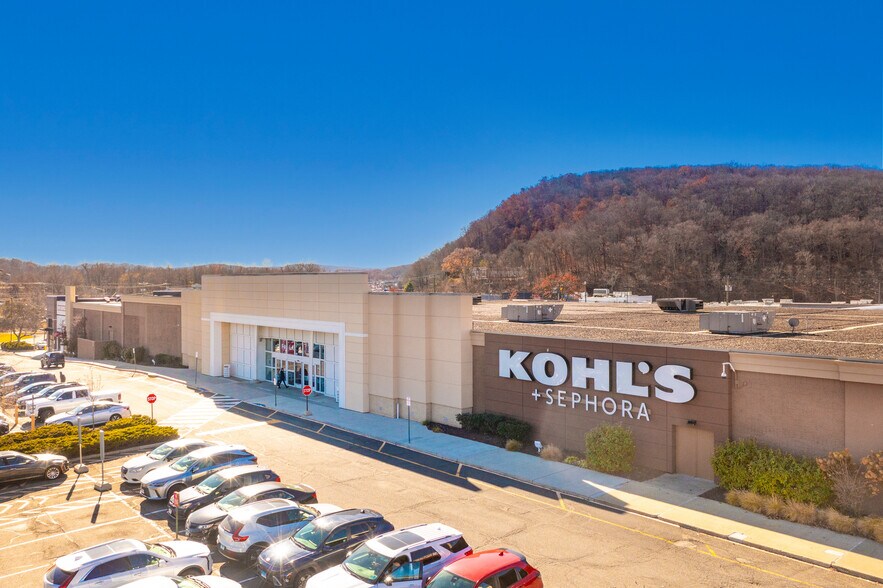 More Photos Of 106 Federal Rd, Brookfield Freestanding For Sale