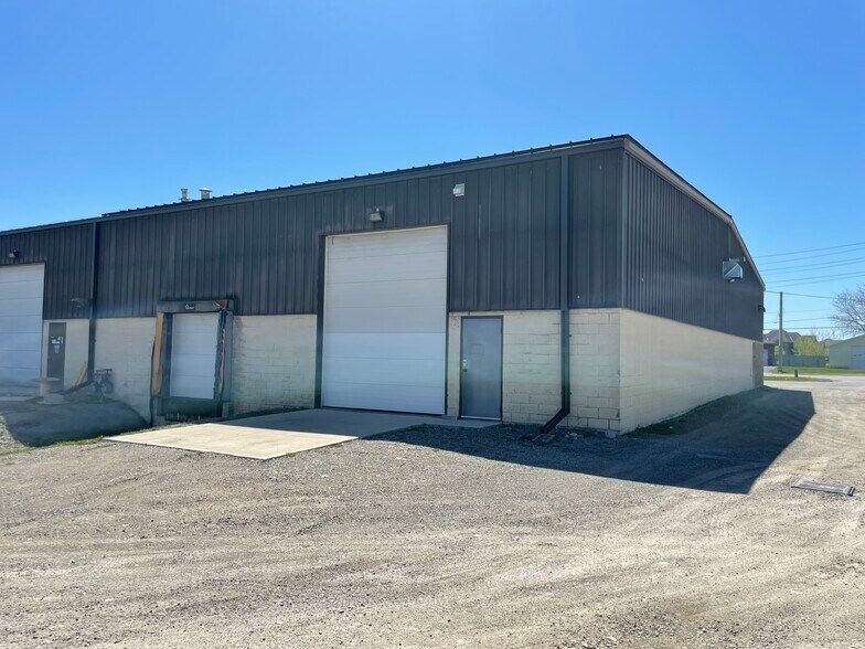 More Photos Of 576 Elgin St, Brantford Warehouse For Lease