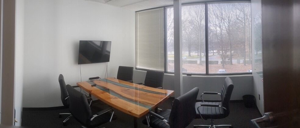 More Photos Of 416 Mccullough Dr, Charlotte Office For Lease
