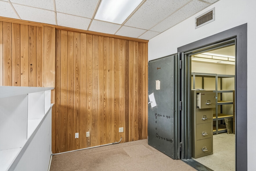 More Photos Of 2145 15th Ave, Vero Beach Office For Sale