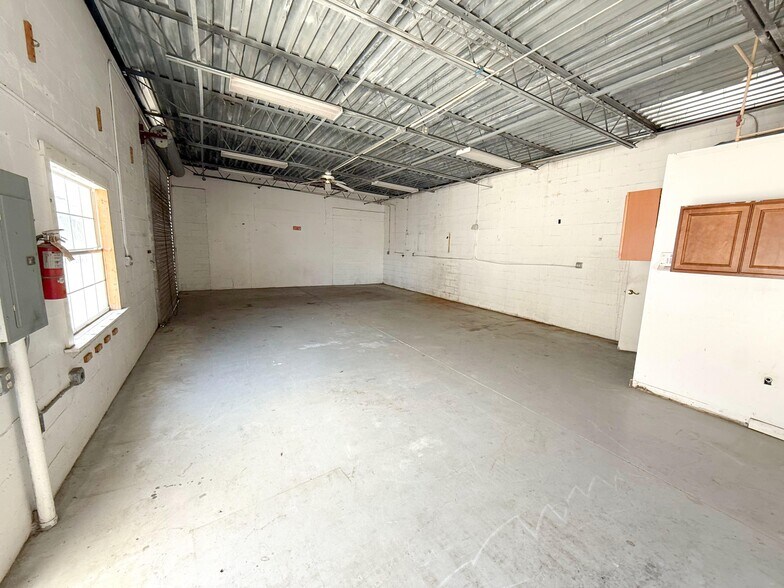 More Photos Of 7275 Waelti Dr, Melbourne Warehouse For Lease