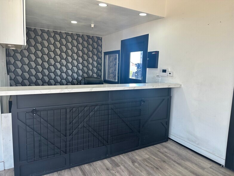 More Photos Of 10380 N 91st Ave, Peoria Auto Repair For Lease