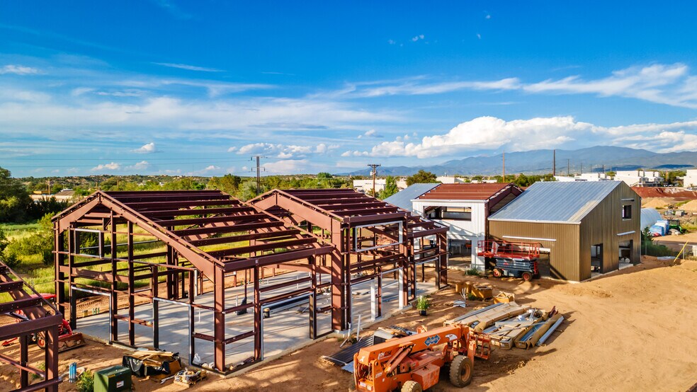 More Photos Of 1189 Parkway Dr, Santa Fe Showroom For Sale