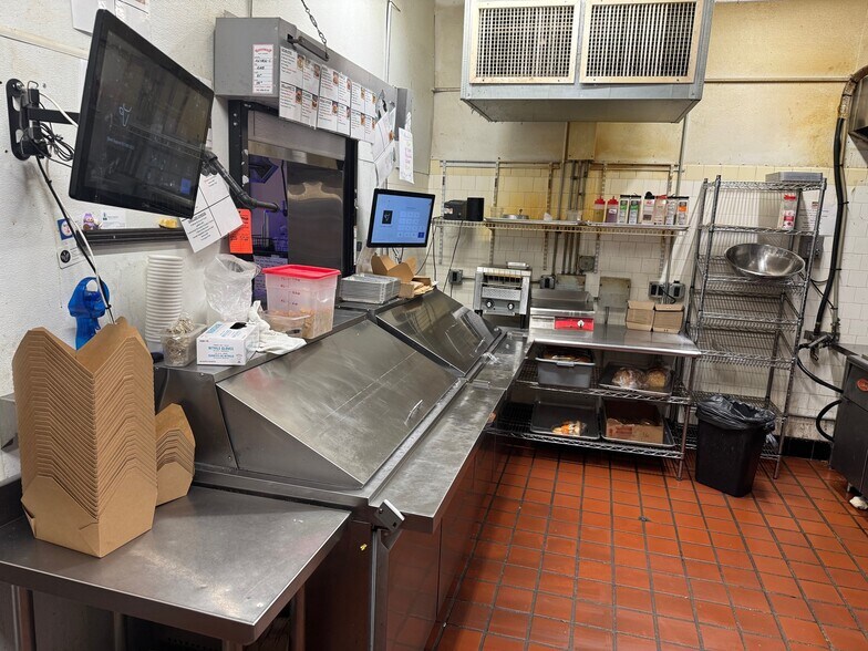 More Photos Of 941 Pearl St, Eugene Restaurant For Lease