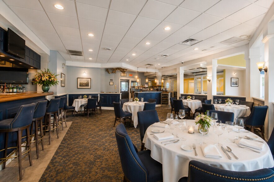 More Photos Of 1335 US ROUTE 1, Yarmouth Restaurant For Sale