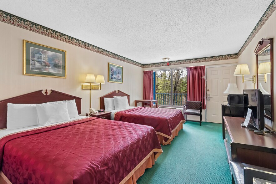 More Photos Of 110 Huntsville Rd, Eureka Springs Hotel For Sale