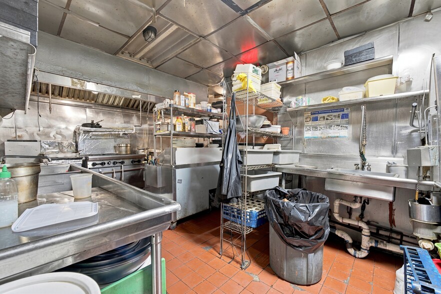 More Photos Of 1557 Second Ave, New York Apartments For Lease